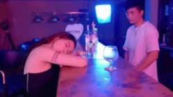 Anh bartender quán rượu đưa em khách hàng say xỉn về nhà rồi tranh thủ