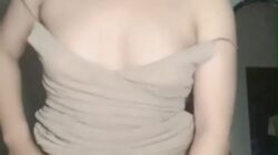 Clip sex Hót ghirl hứng tình lên live thủ dâm cho các anh xem cực phê